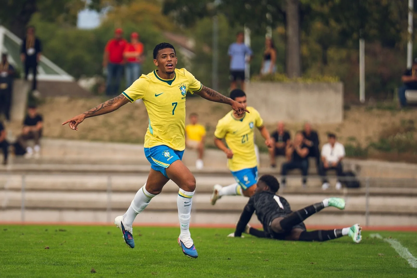 Brasil Sub-17 goleia Canadá por 6 a 0 em torneio na Suíça