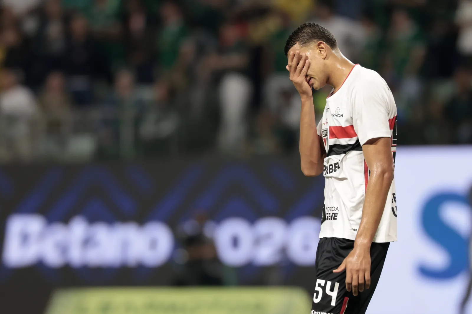 Osorio pode pegar até seis jogos após expulsão em clássico paulista