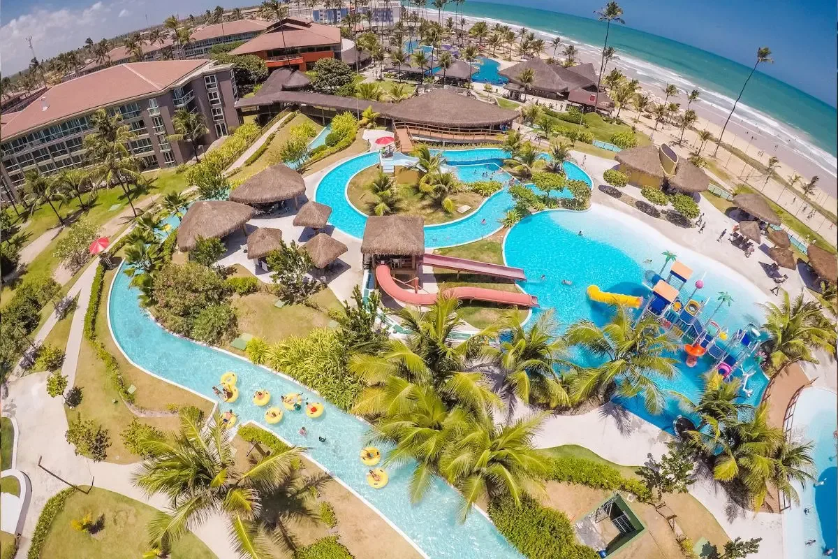 Justiça reconhece falha de segurança e fixa indenização por queda em piscina