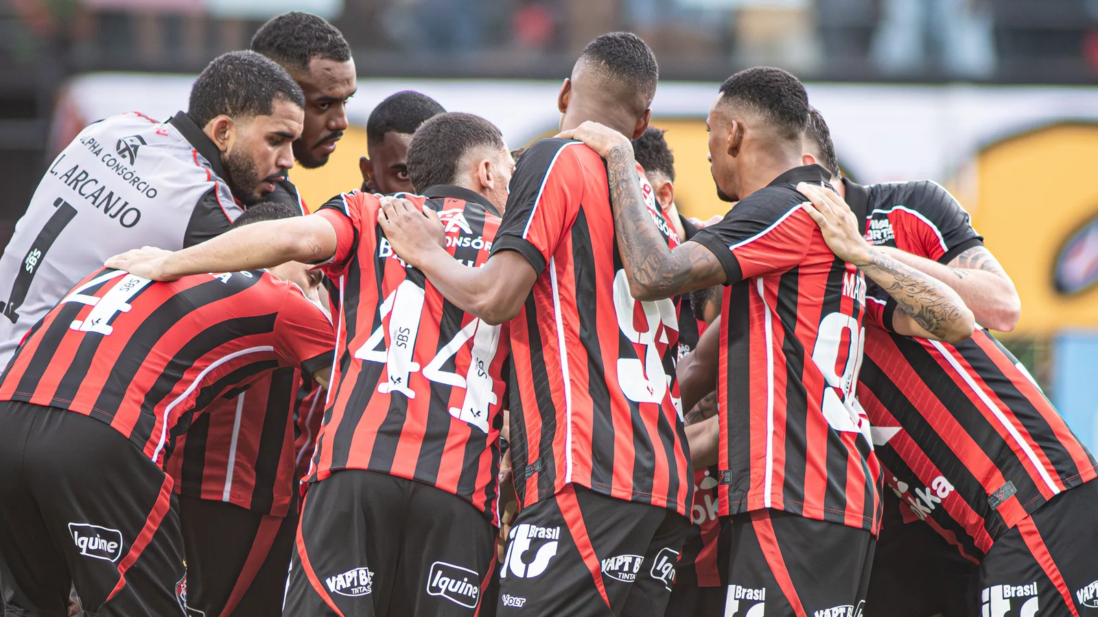 Mateus Silva avança na recuperação antes de duelo do Vitória com a Chapecoense