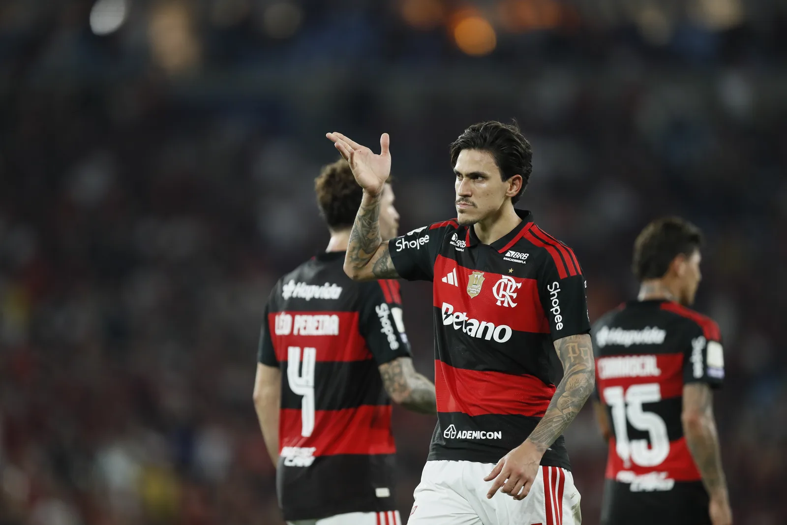 Brasileirão tem protestos, goleadas e atuações decisivas na rodada