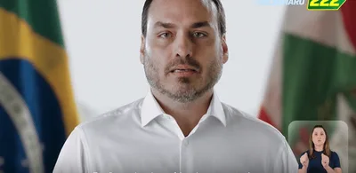 Após ignorar SC, Carlos aparece com bandeira e diz ter renascido no estado