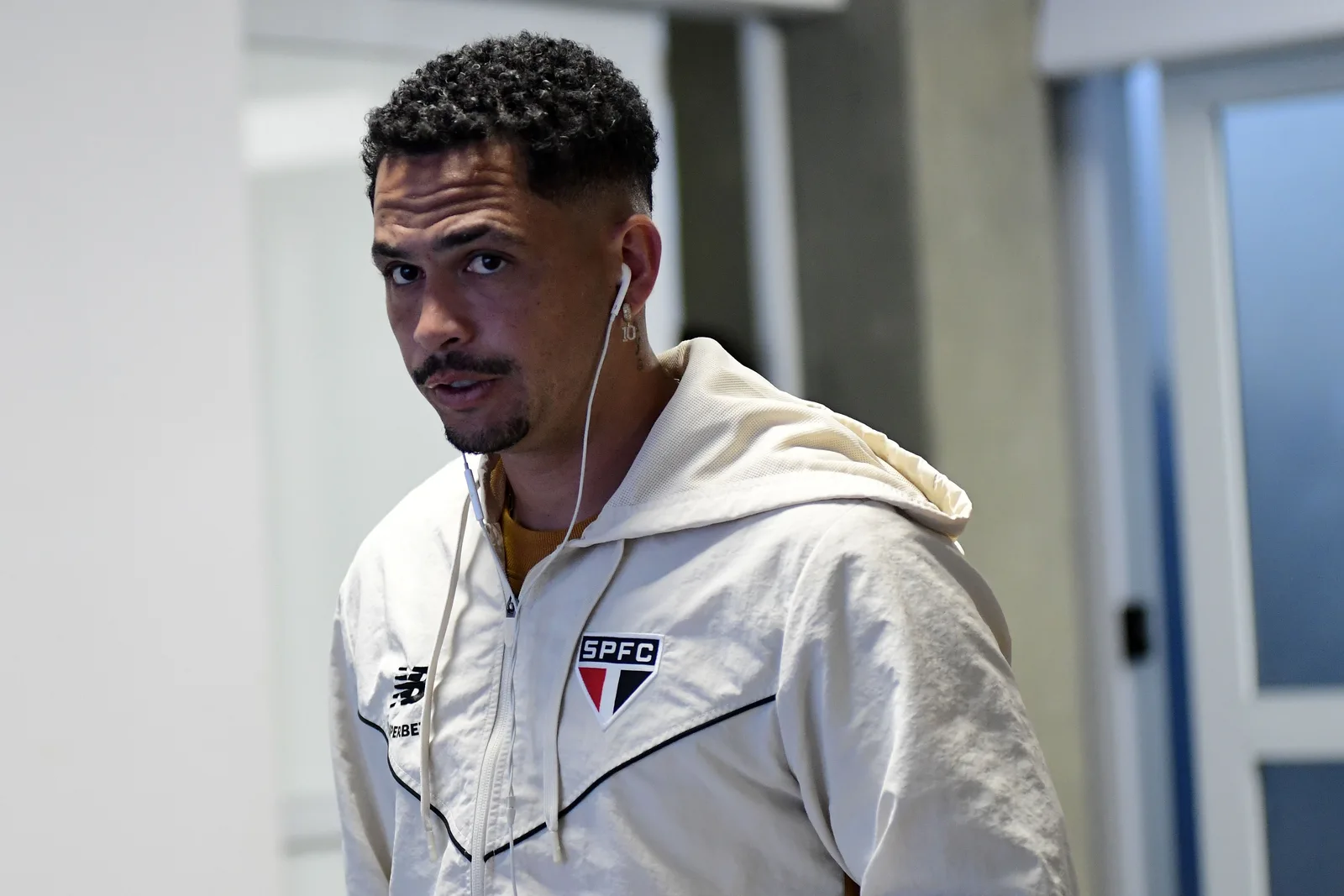 Luciano trata edema na coxa e vira dúvida do São Paulo para clássico