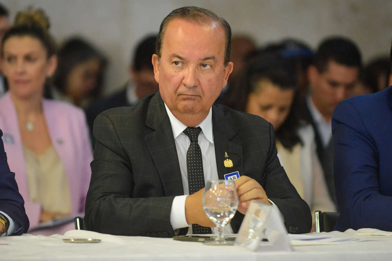 SC: Jorginho Mello é acusado de interferir em investigação - 31/07/2026 - Mônica Bergamo - Folha