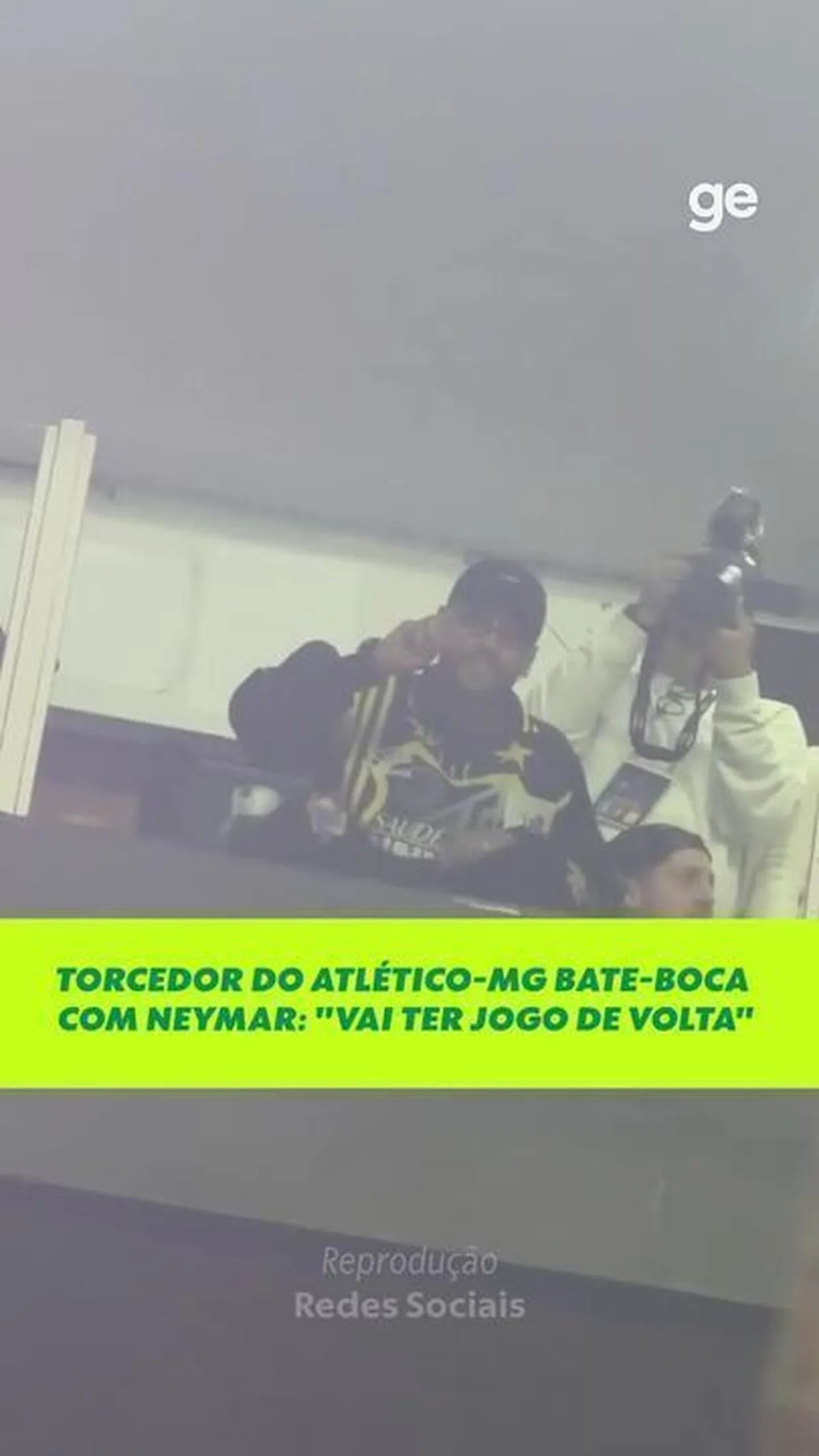 Victor Hugo dá camisa do Atlético a Neymar e provoca antes da volta
