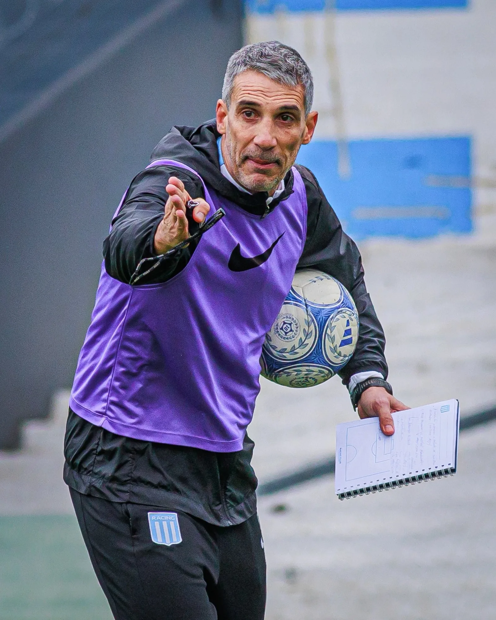Racing encerra trabalho de Vojvoda após derrota para o Boca Juniors