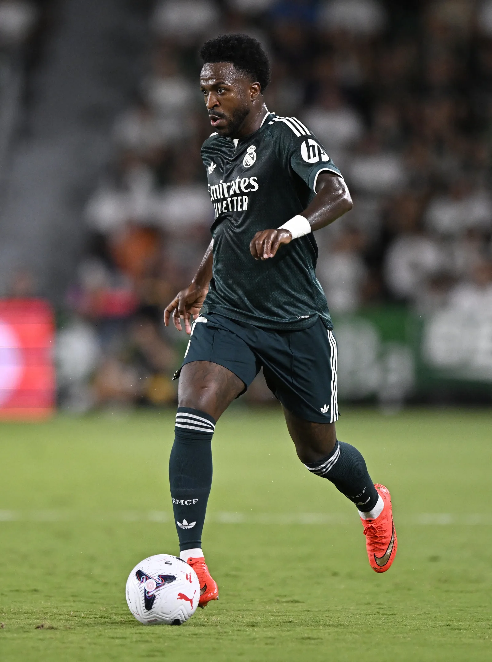 Roncero pede Espí entre os titulares do Real Madrid mesmo com Vini no banco