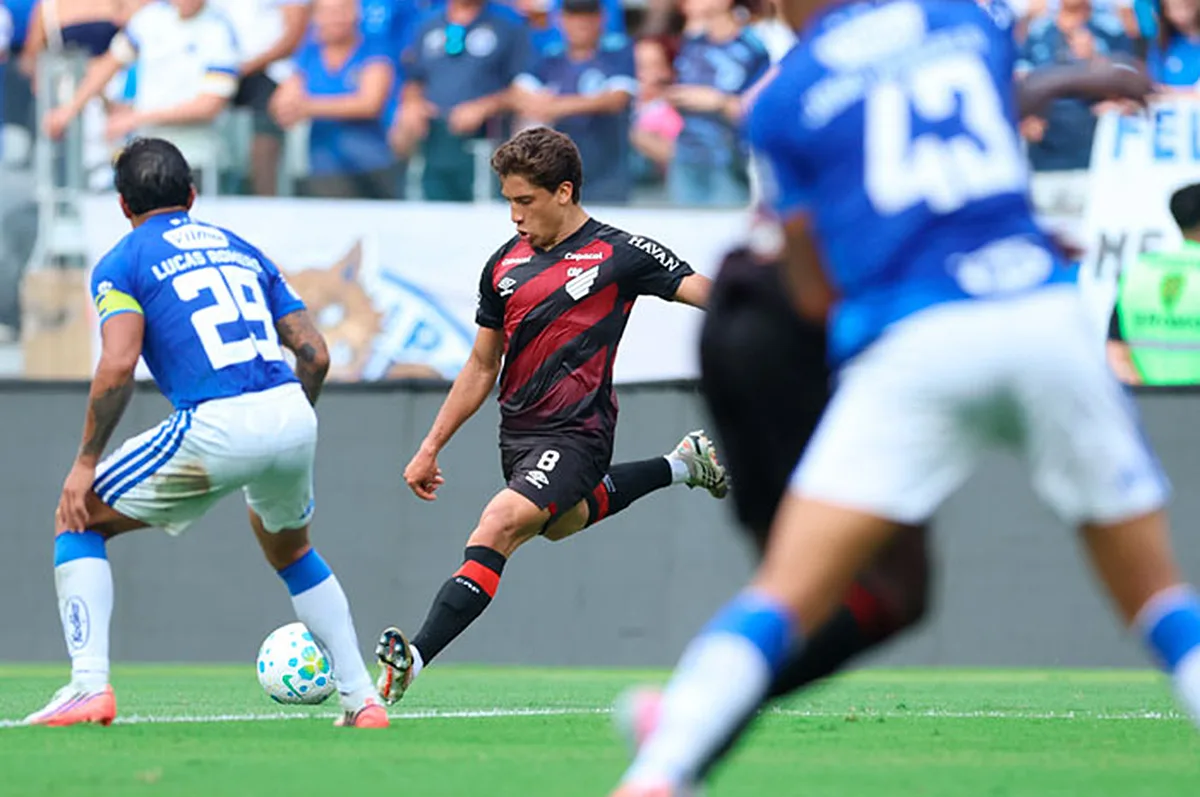 João Cruz recebe maior nota do Athletico em derrota para o Cruzeiro
