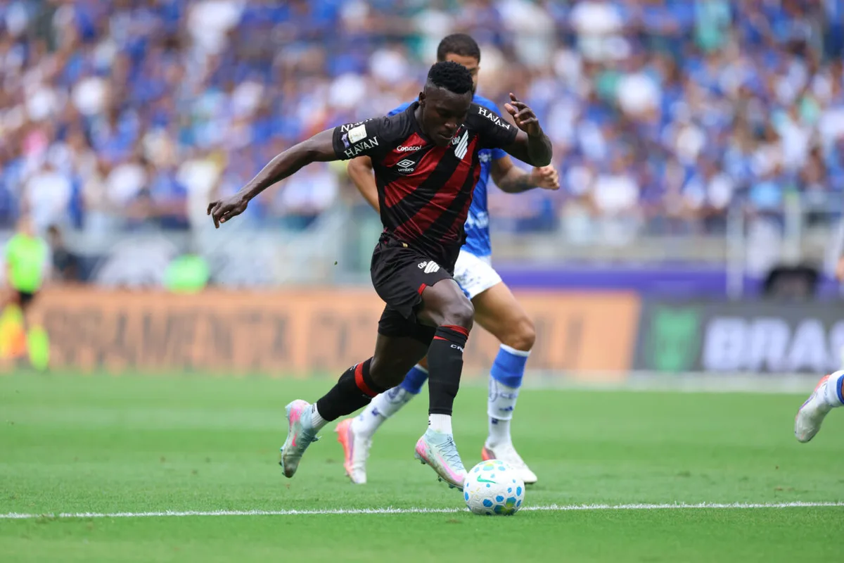 Cruzeiro vence o Athletico por 3 a 1 e encerra invencibilidade no Brasileiro
