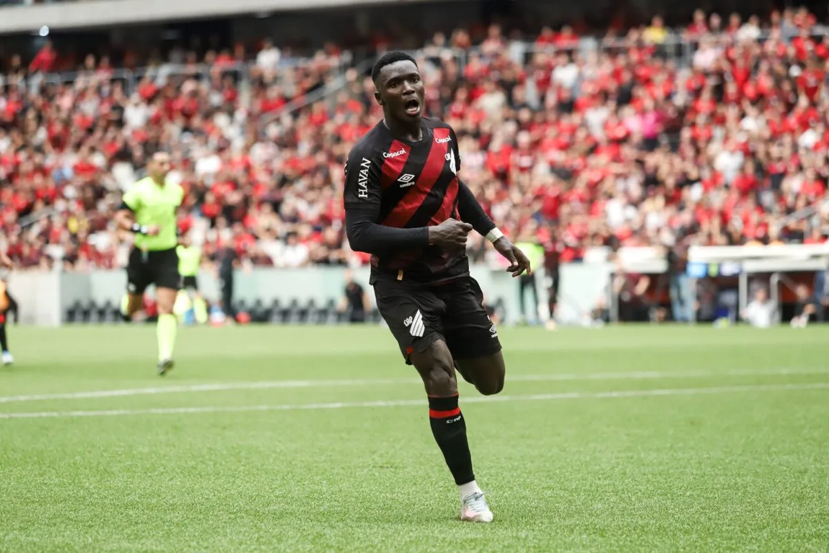 Kevin Viveros chega a 29 gols e vira terceiro estrangeiro do Athletico