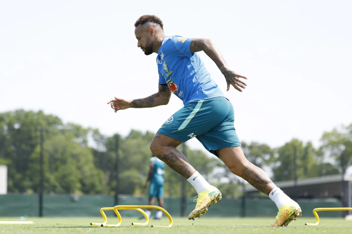 Neymar desfalca o Santos por oito semanas após lesão na coxa