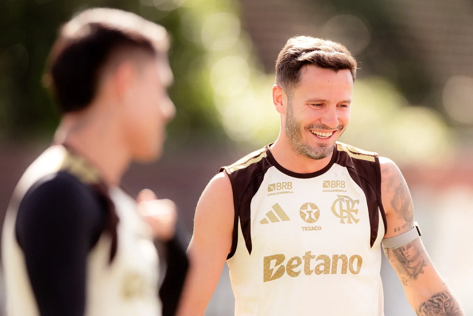 Suspensões abrem caminho para Saúl em dois jogos do Flamengo