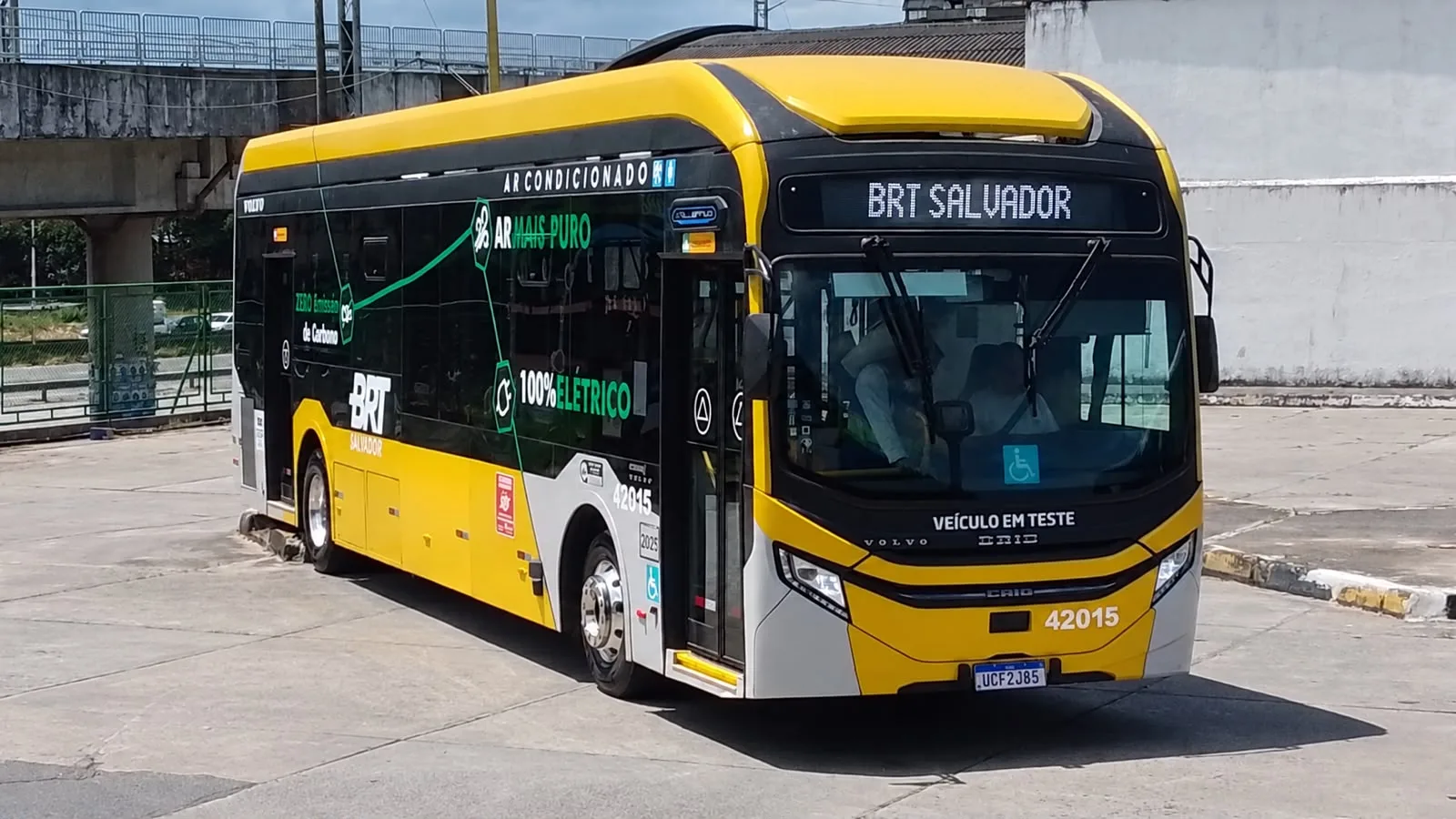 Ônibus 100% elétrico começa testes nas linhas B1 e B5 do BRT Salvador