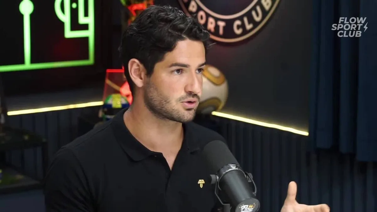 Alexandre Pato conclui compra de 70% do Northampton Town