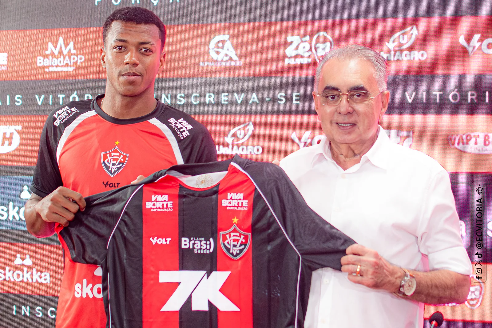 Vitória busca jogadores em crescimento, diz diretor após chegada de Darlan