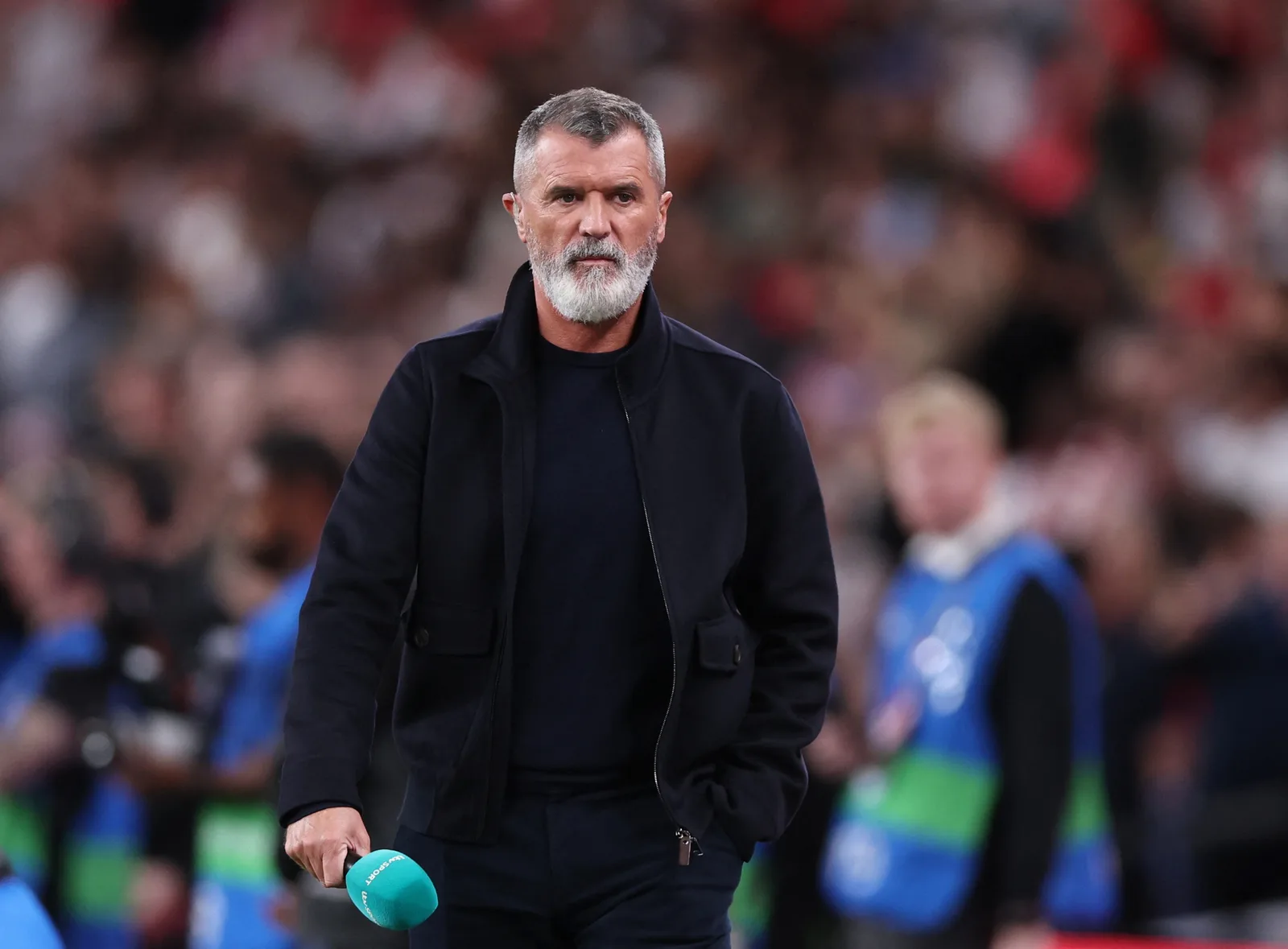 Roy Keane critica Manchester City e diz que jogadores deveriam jogar medalhas fora