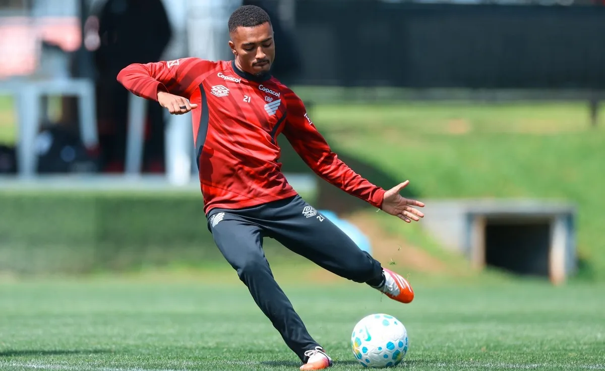 Athletico e Bahia duelam pela terceira posição do Brasileirão