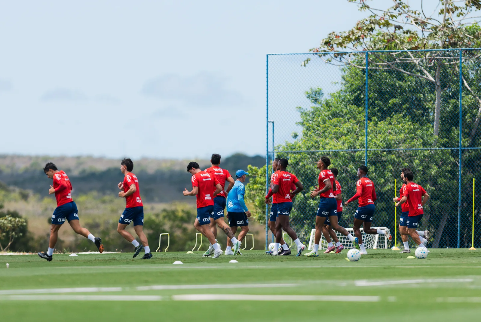 Michel Araújo participa de treino do Bahia antes de duelo com o Palmeiras