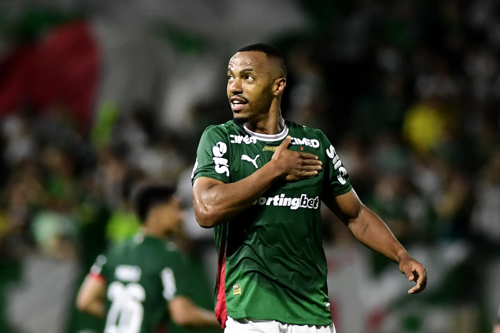 Marlon Freitas lidera ranking de minutos entre jogadores de linha no Brasil