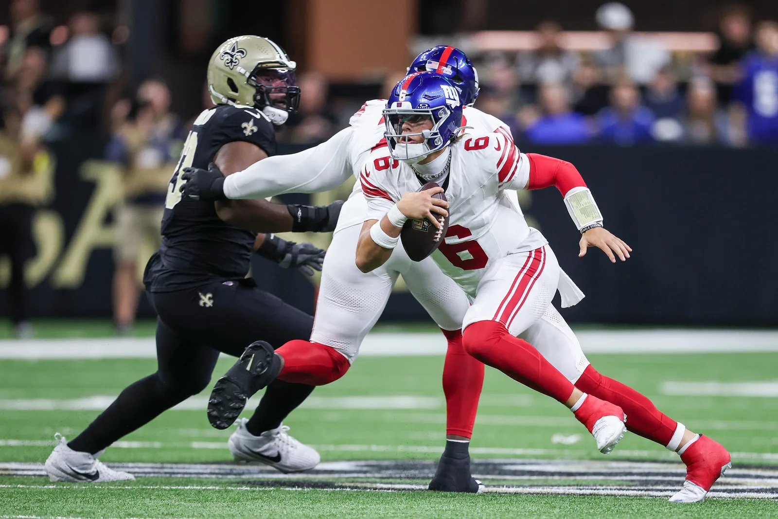 Oz Pearlman revela “Giants” em truque diante do elenco dos New York Giants