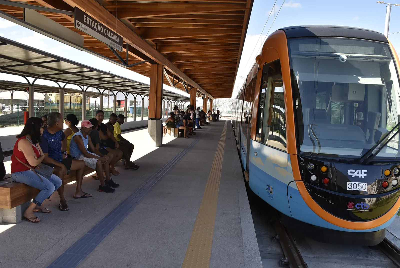 VLT de Salvador terá viagens gratuitas e nova parada no domingo