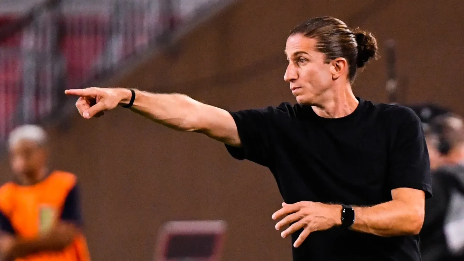 Brunner decide no fim, e Monaco supera o Lens na Ligue 1