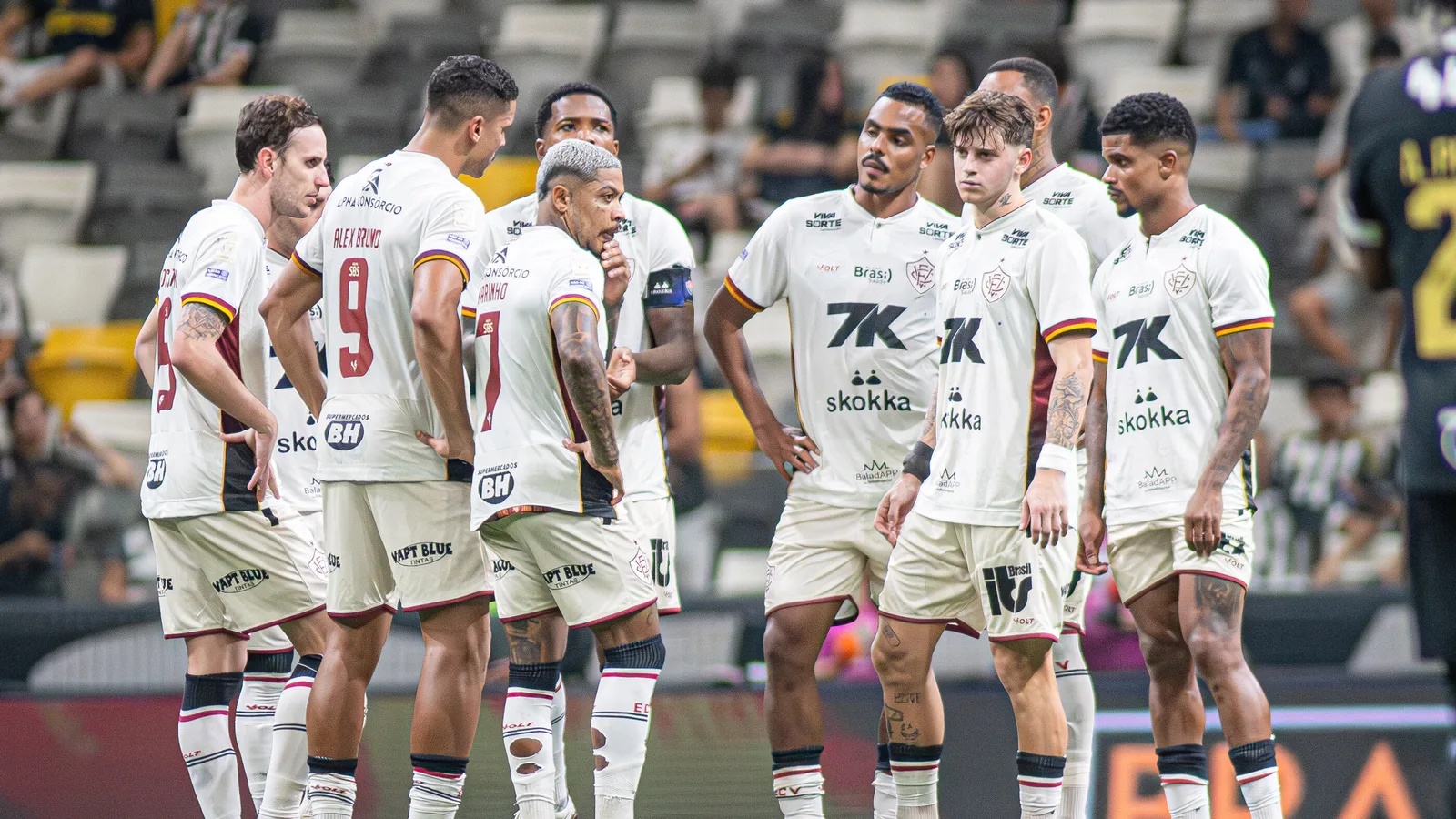 Vitória nega que Alex Bruno tenha sido contratado para substituir Kayzer
