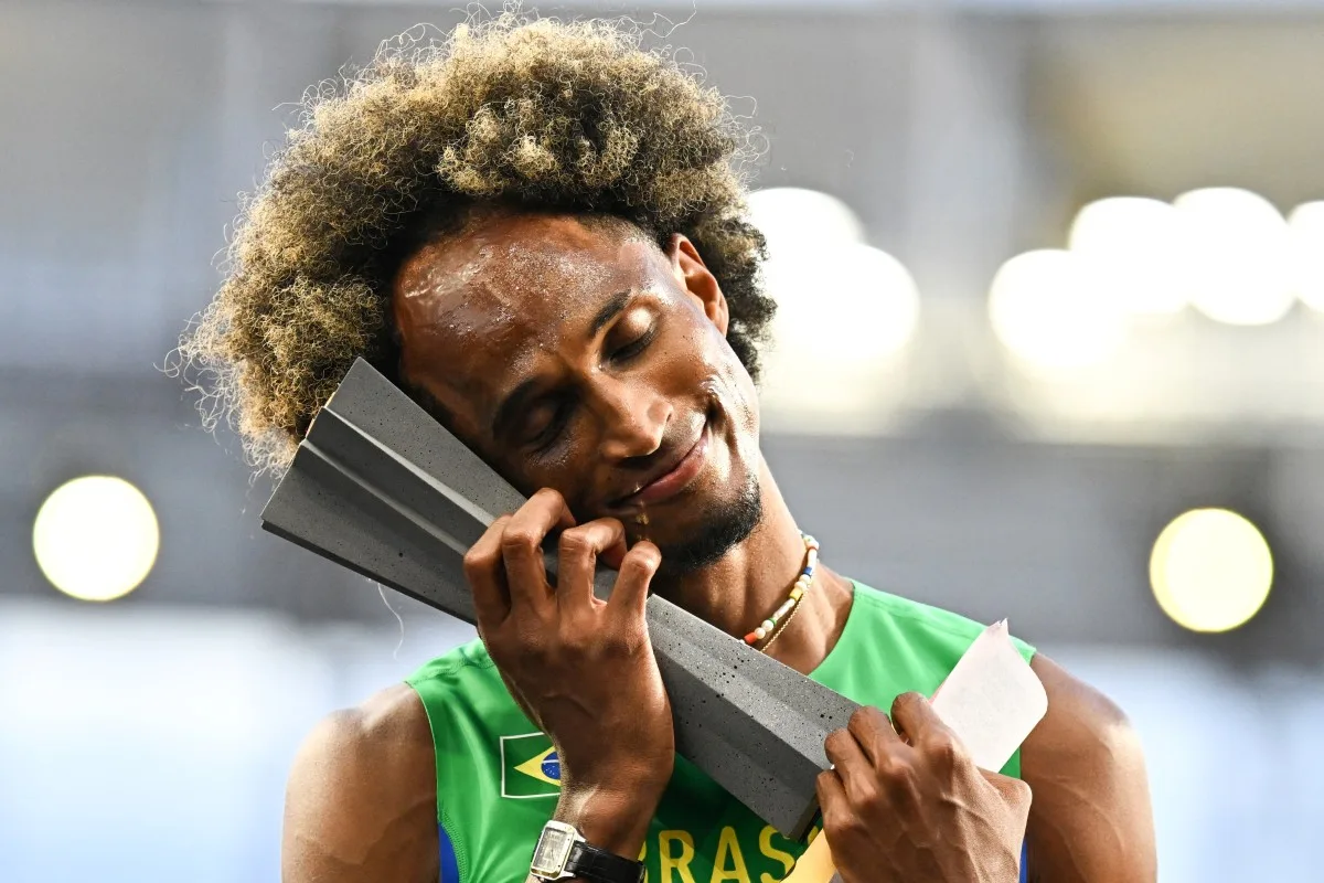 Alison dos Santos conquista o Mundial de Atletismo Ultimate nos 400m com barreiras