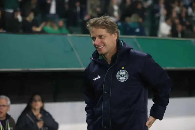 Coritiba perde vantagem no jogo e vê Mirassol virar no Couto Pereira