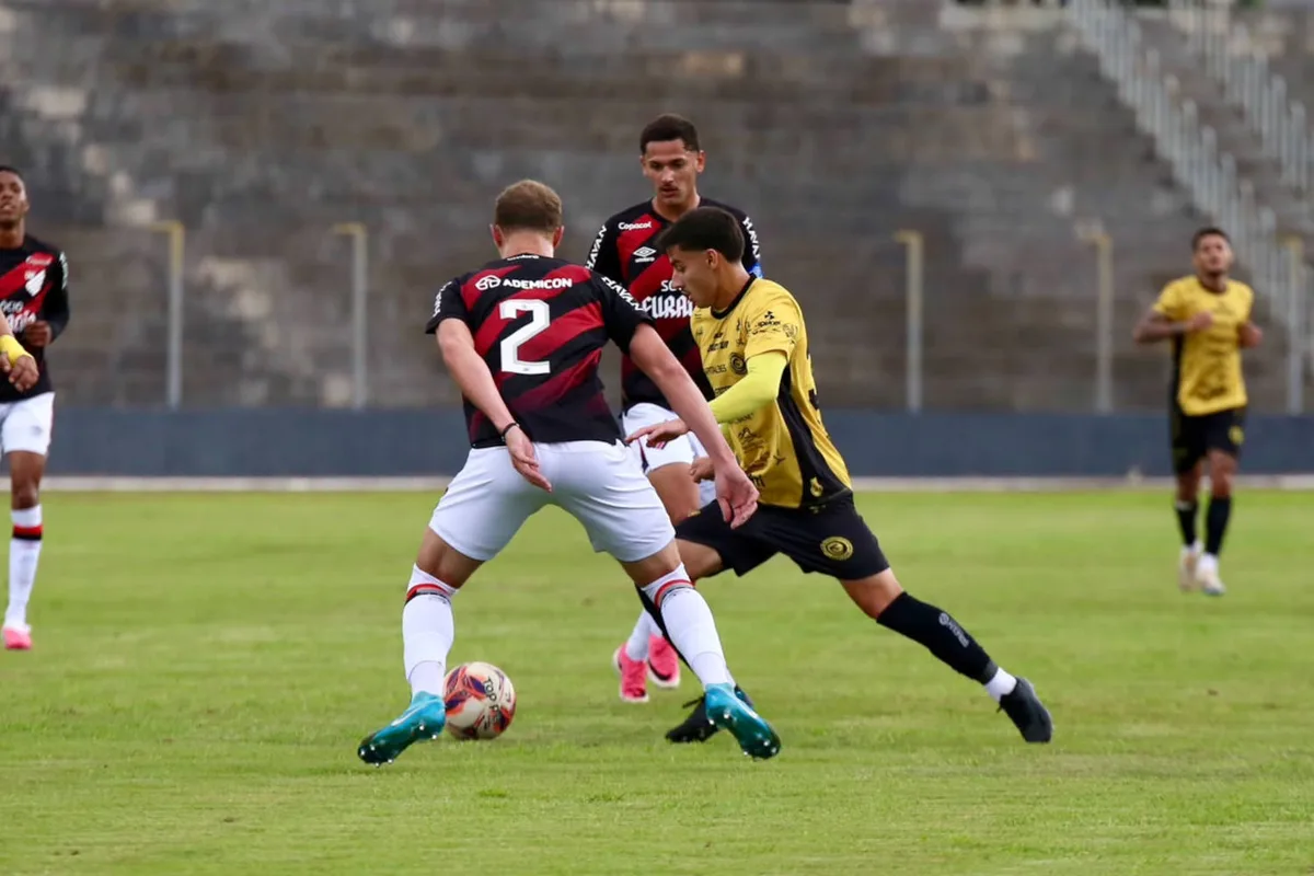 Athletico vence o Cascavel por 3 a 2 com gol nos acréscimos