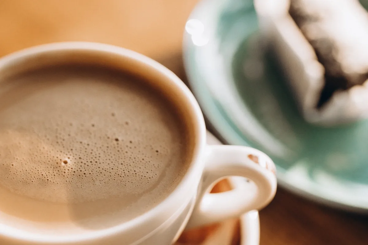 Café combina com chocolate, queijos e outras opções além dos doces