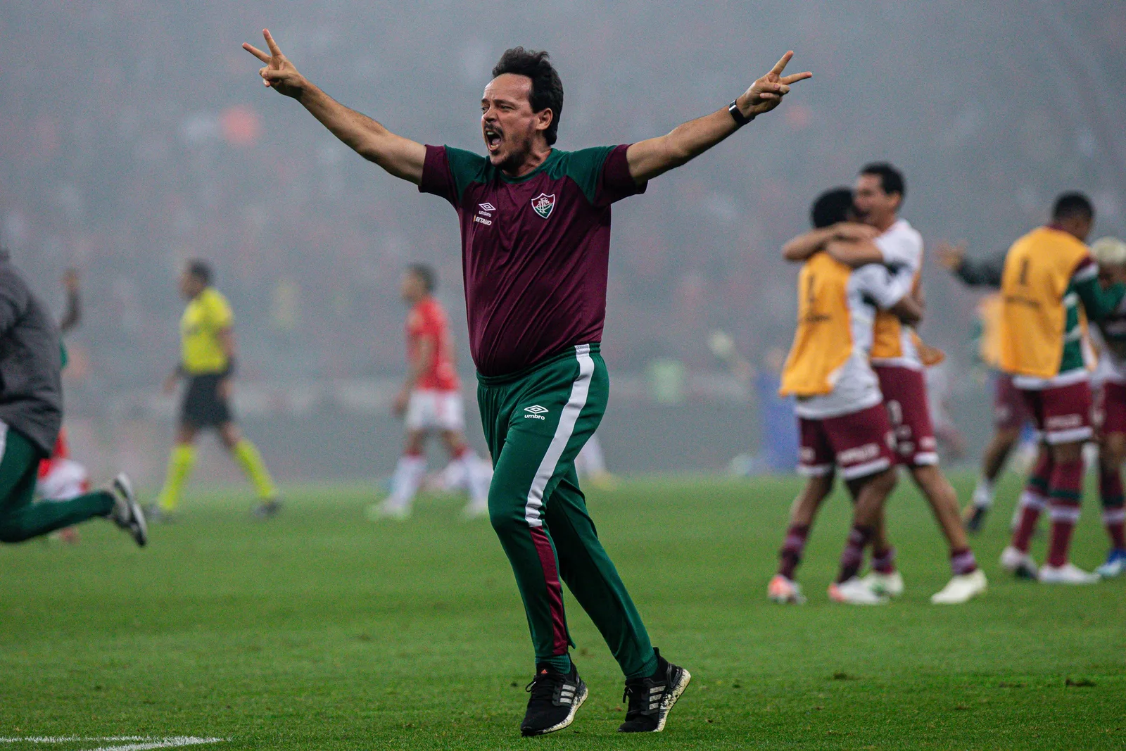 Fluminense volta a enfrentar Fernando Diniz após dez jogos desde a saída