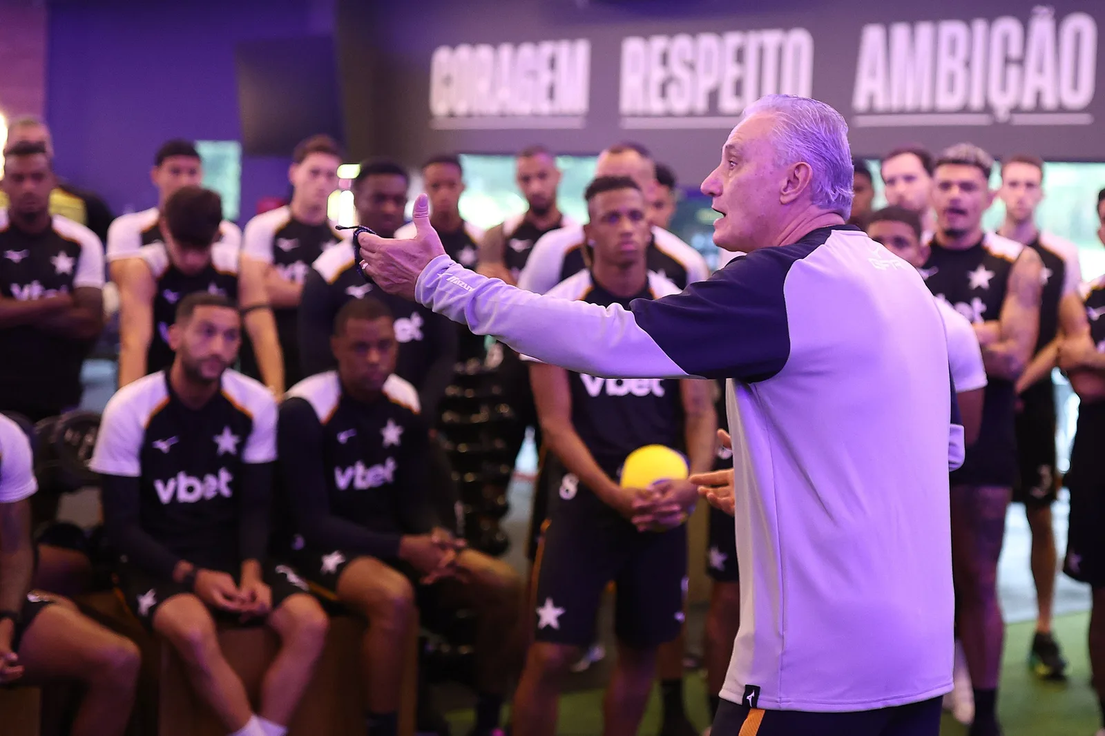 Tite inicia novo desafio no Botafogo após passagens por Cruzeiro e Flamengo