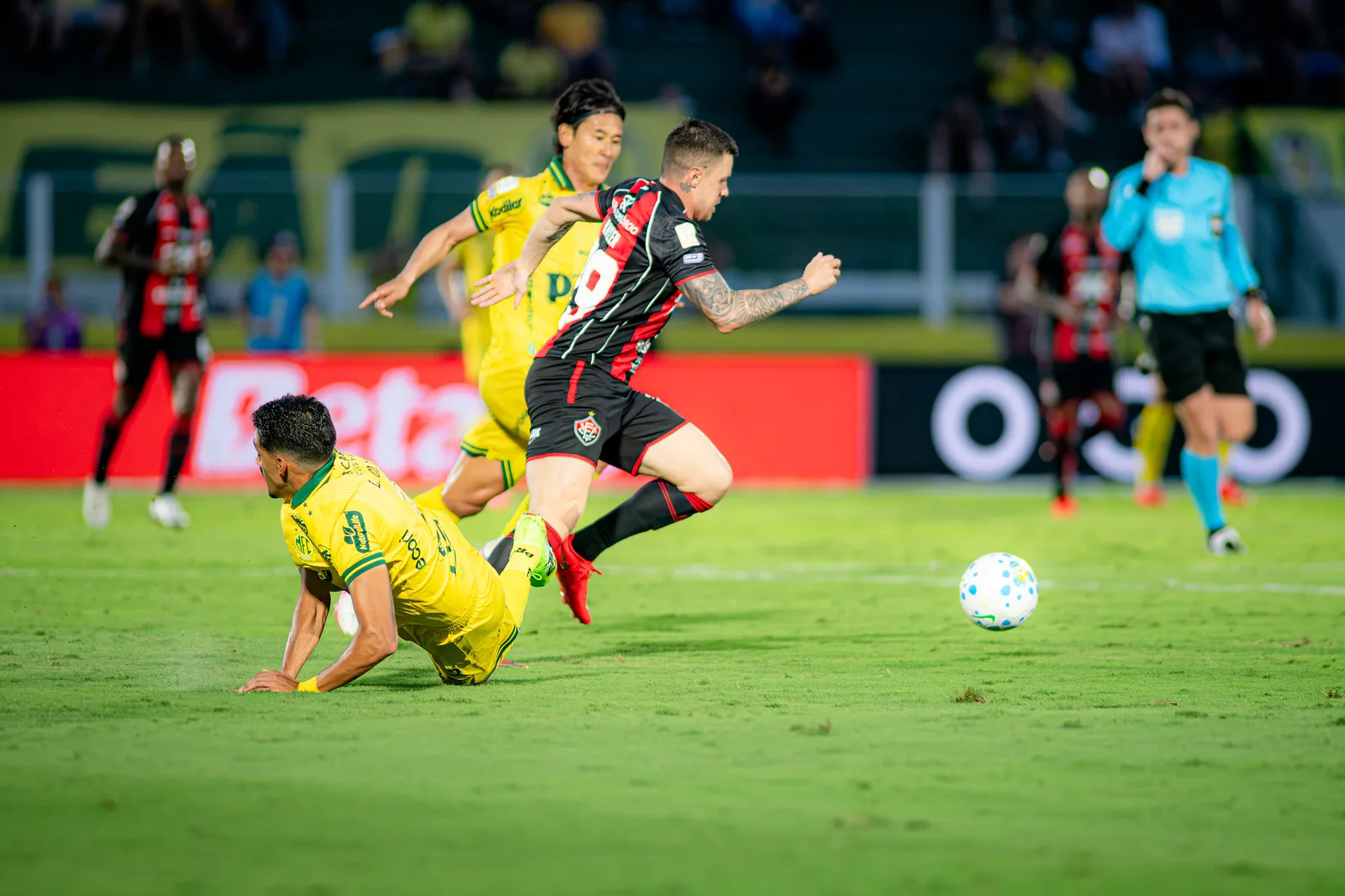 Vitória sofre pressão intensa do Mirassol e cede empate no segundo tempo