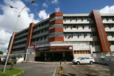 Substância corrosiva atinge mãe e criança dentro de casa em Salvador