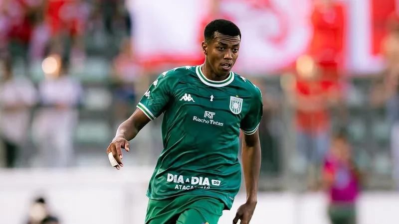 Vitória fecha empréstimo de Darlan Dutra para reforçar a defesa