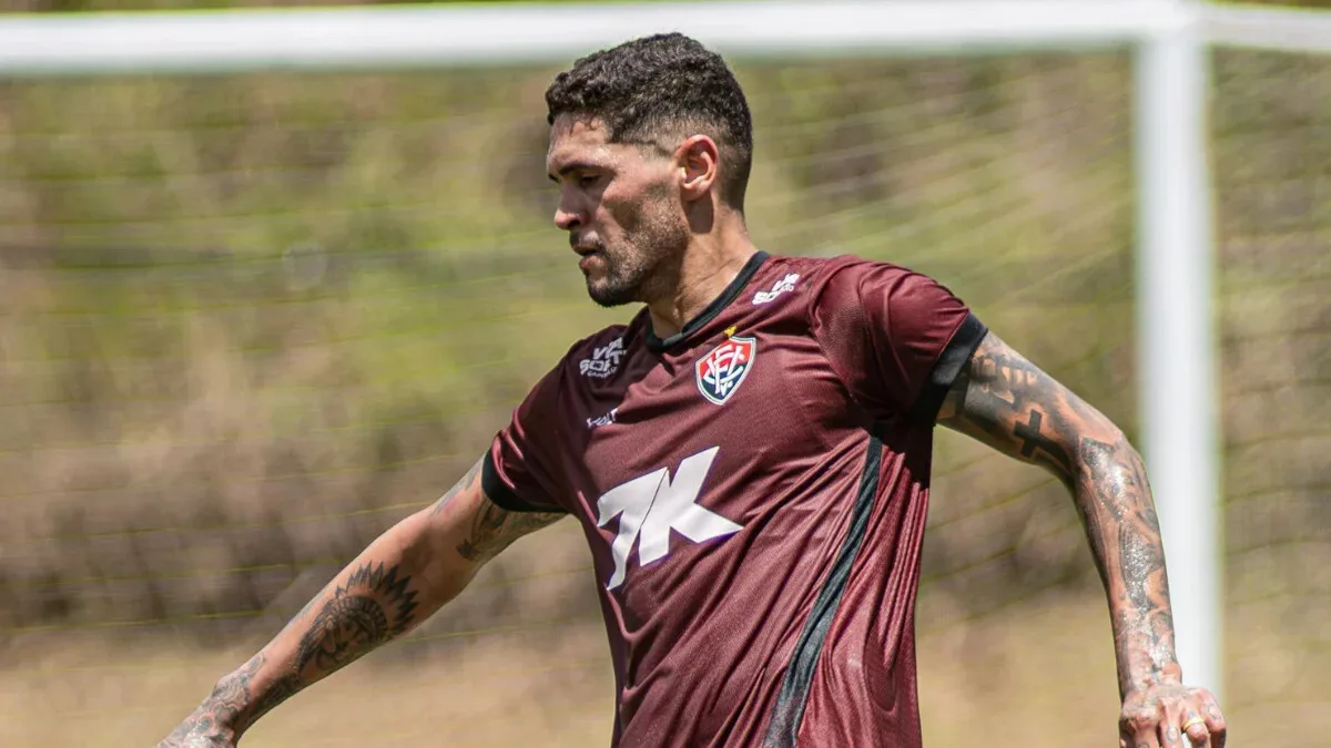 Vitória reintegra Riccieli e define defesa para o restante da temporada