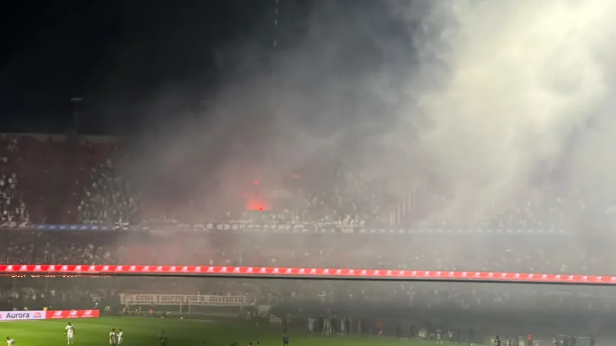 São Paulo vence Atlético-MG em jogo marcado por paralisação no Morumbis