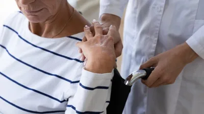 Cuidadores de idosos e pessoas com deficiência têm direitos e projetos em análise