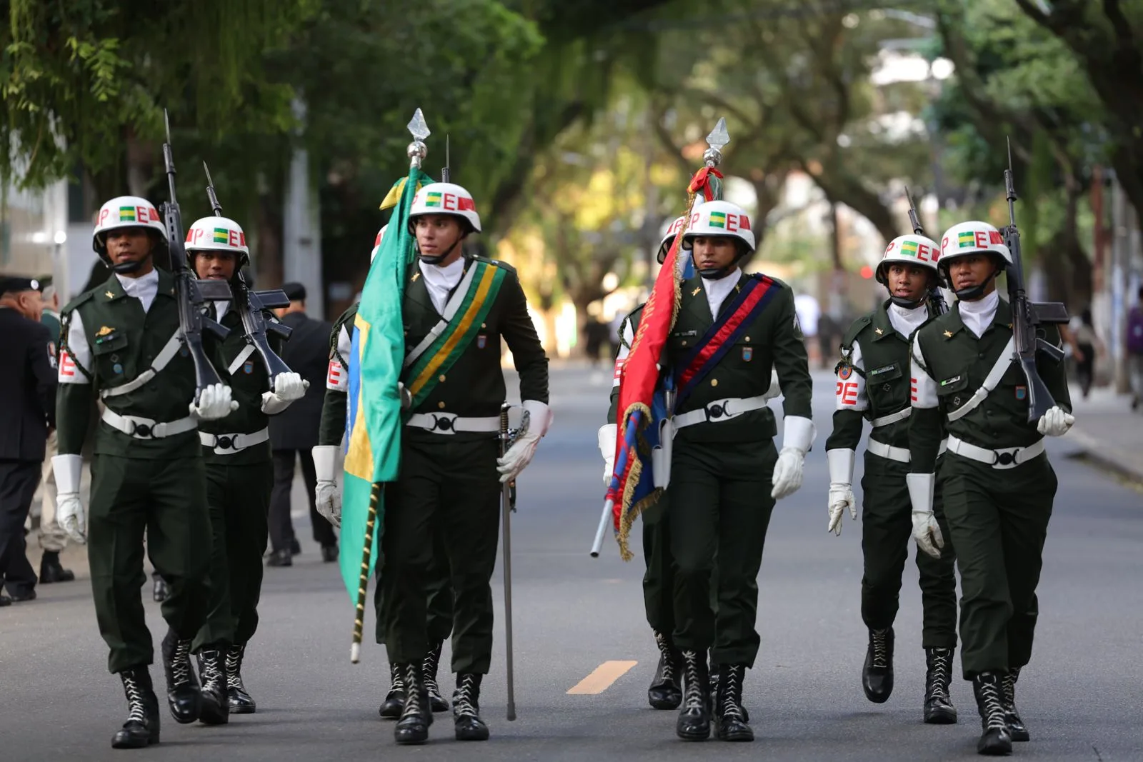 Salvador reúne forças de segurança e estudantes no desfile de 7 de Setembro