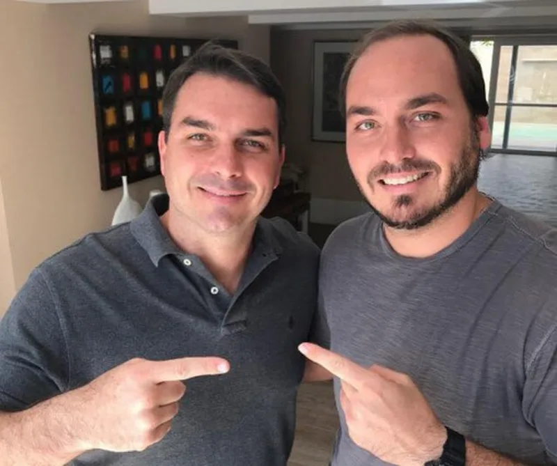 Carlos Bolsonaro cobra Flávio por maior lealdade ao pai e detona escolha de conselheira económica