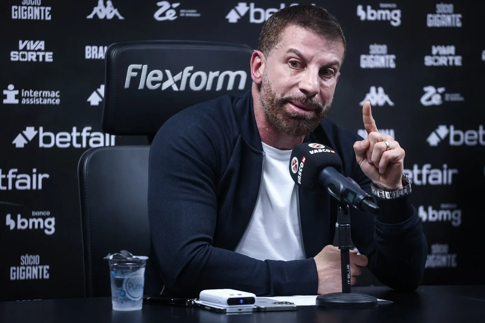 Vasco envia proposta de Lamacchia aos conselhos e pede reunião no dia 6