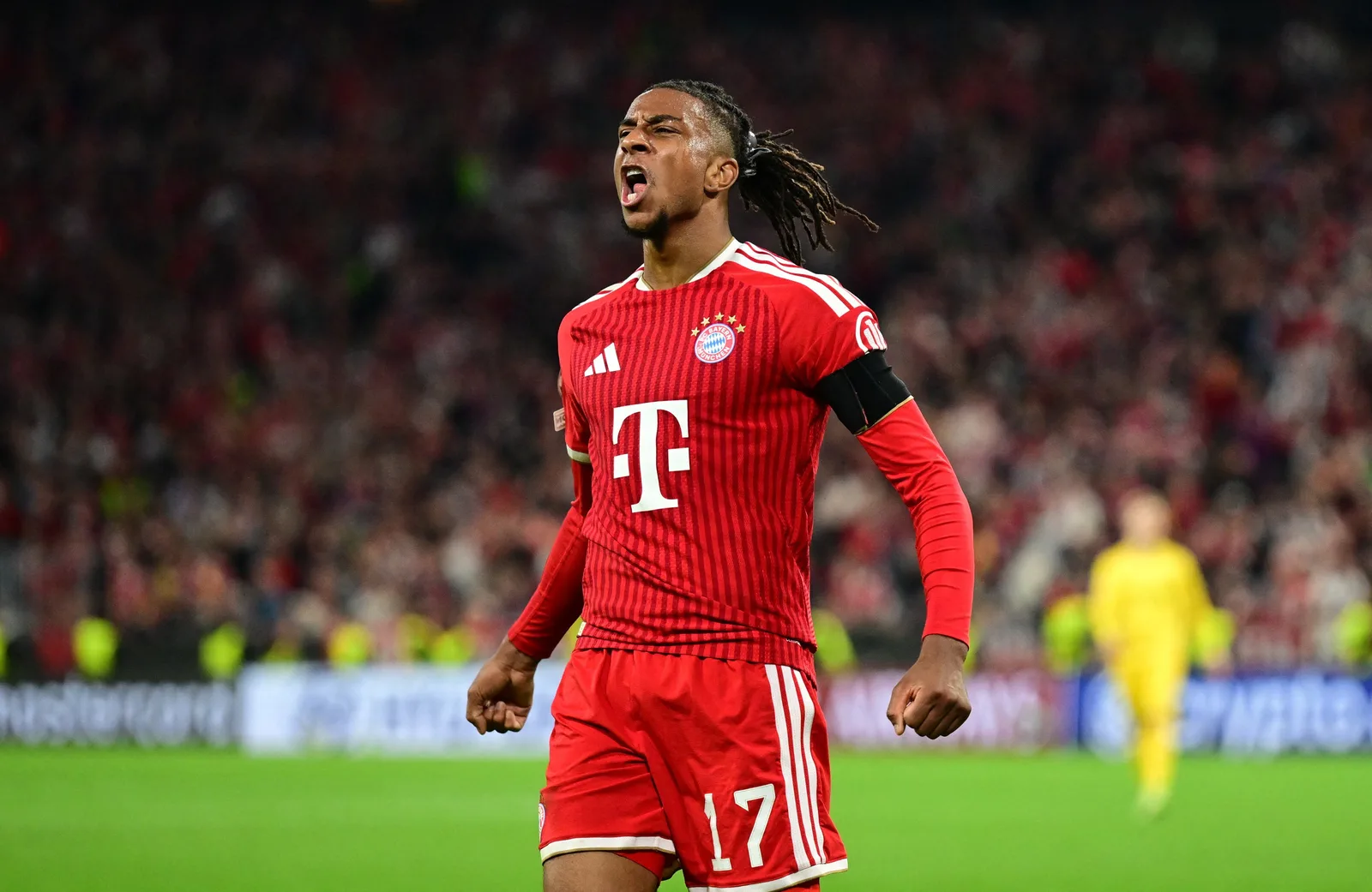 Respostas curtas de Olise dificultam entrevista após goleada do Bayern