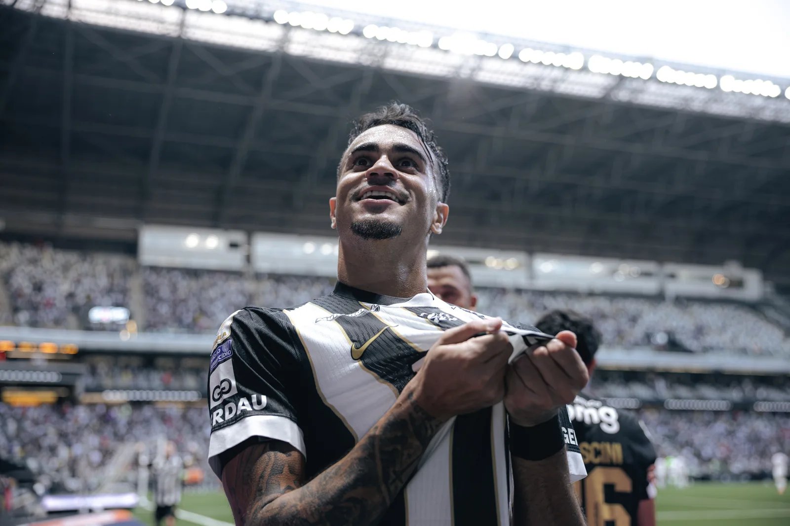 Reinier marca, e jogadores do Atlético-MG brincam com acerto de Florentino Pérez