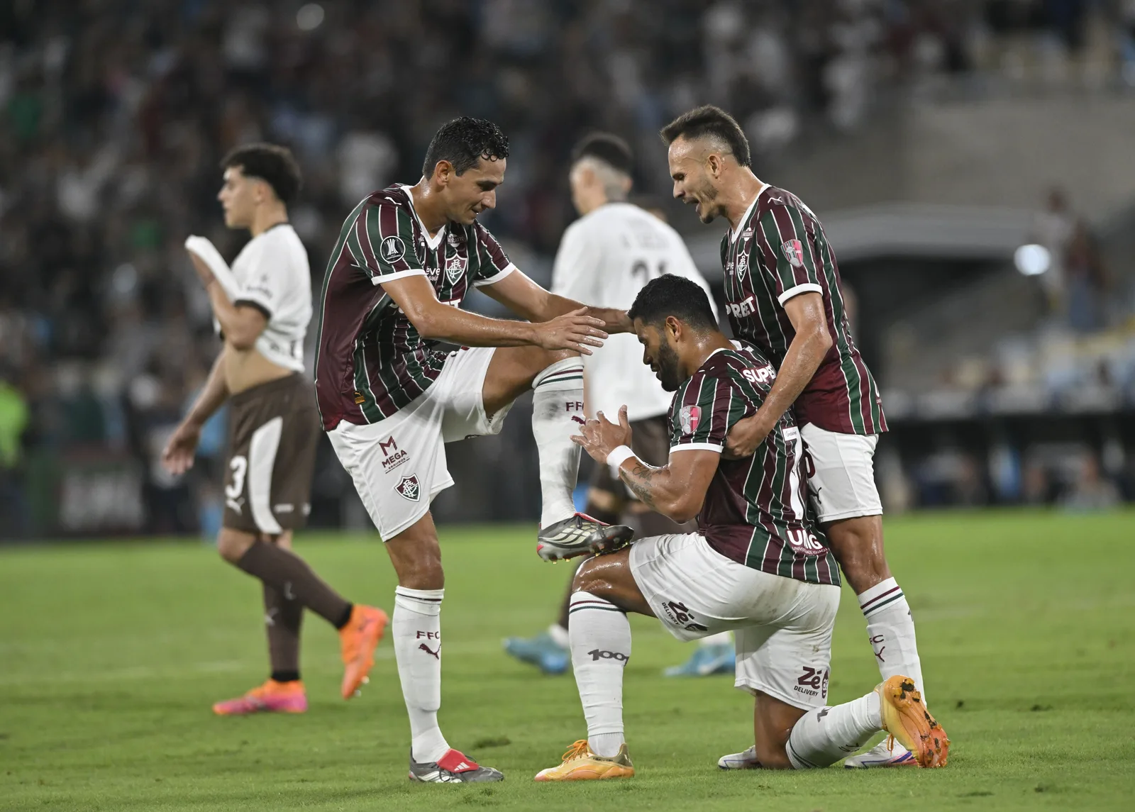 Ganso atua mais recuado e ganha papel de volante no Fluminense