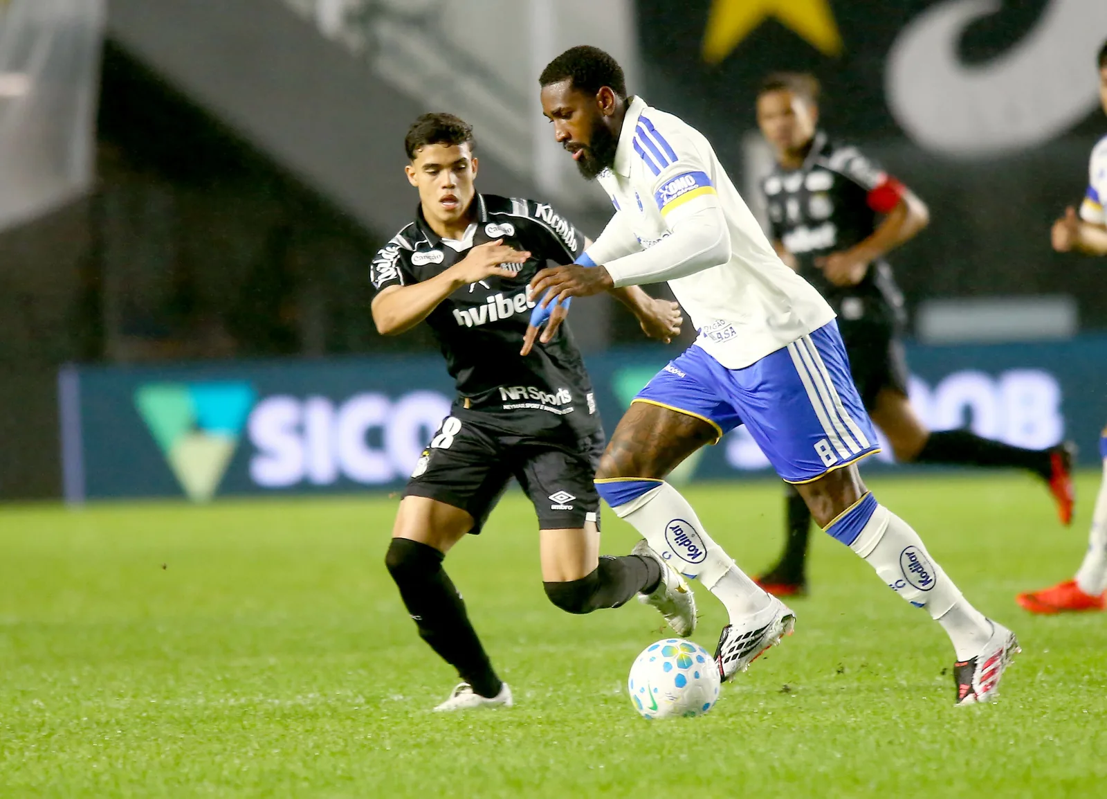 Cruzeiro sofre com espaços e perde para o Santos por 2 a 1 na Vila Belmiro