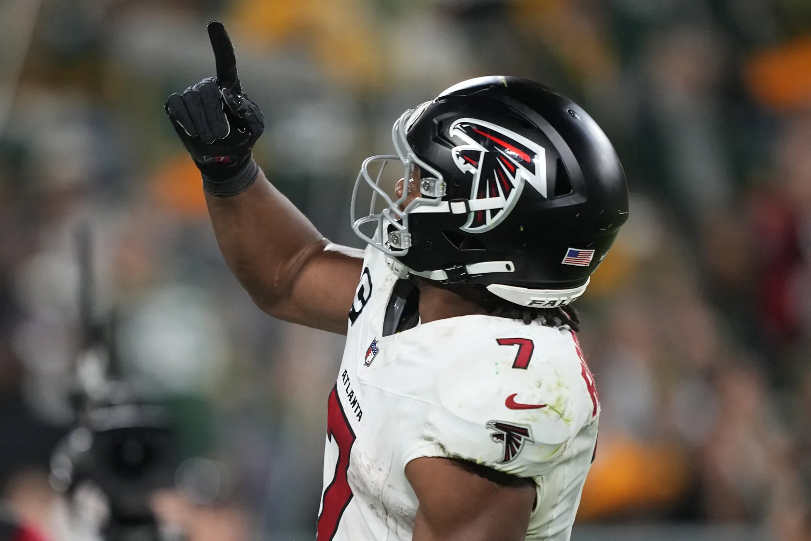Falcons superam Packers fora de casa com atuação decisiva de Bijan Robinson