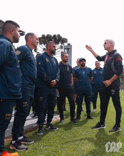 Odair Hellmann participa de curso da CBF Academy no CT do Athletico