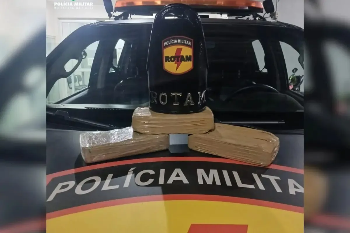 Abordagem da Rotam apreende crack sob banco de carro em Goiânia