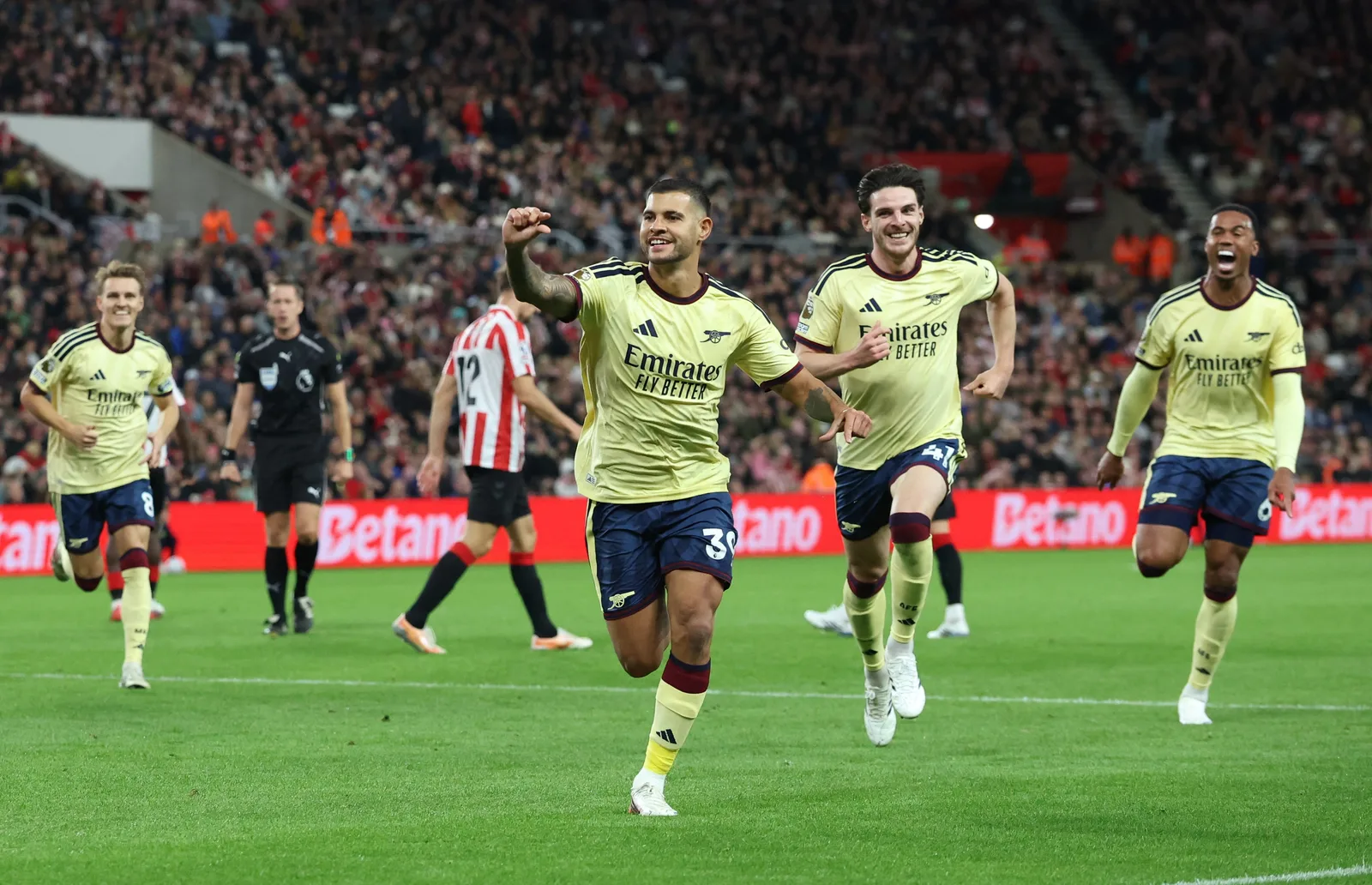 Bruno Guimarães marca pelo Arsenal e provoca torcida do Sunderland